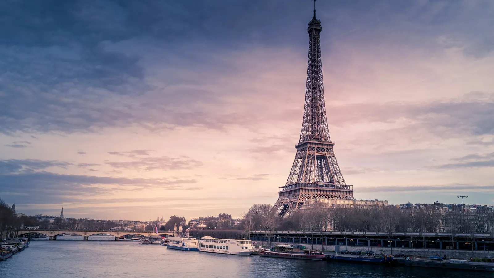 Discover the top 10 scams that target tourists in Paris, and learn how to identify, react to, and avoid falling victim to them.