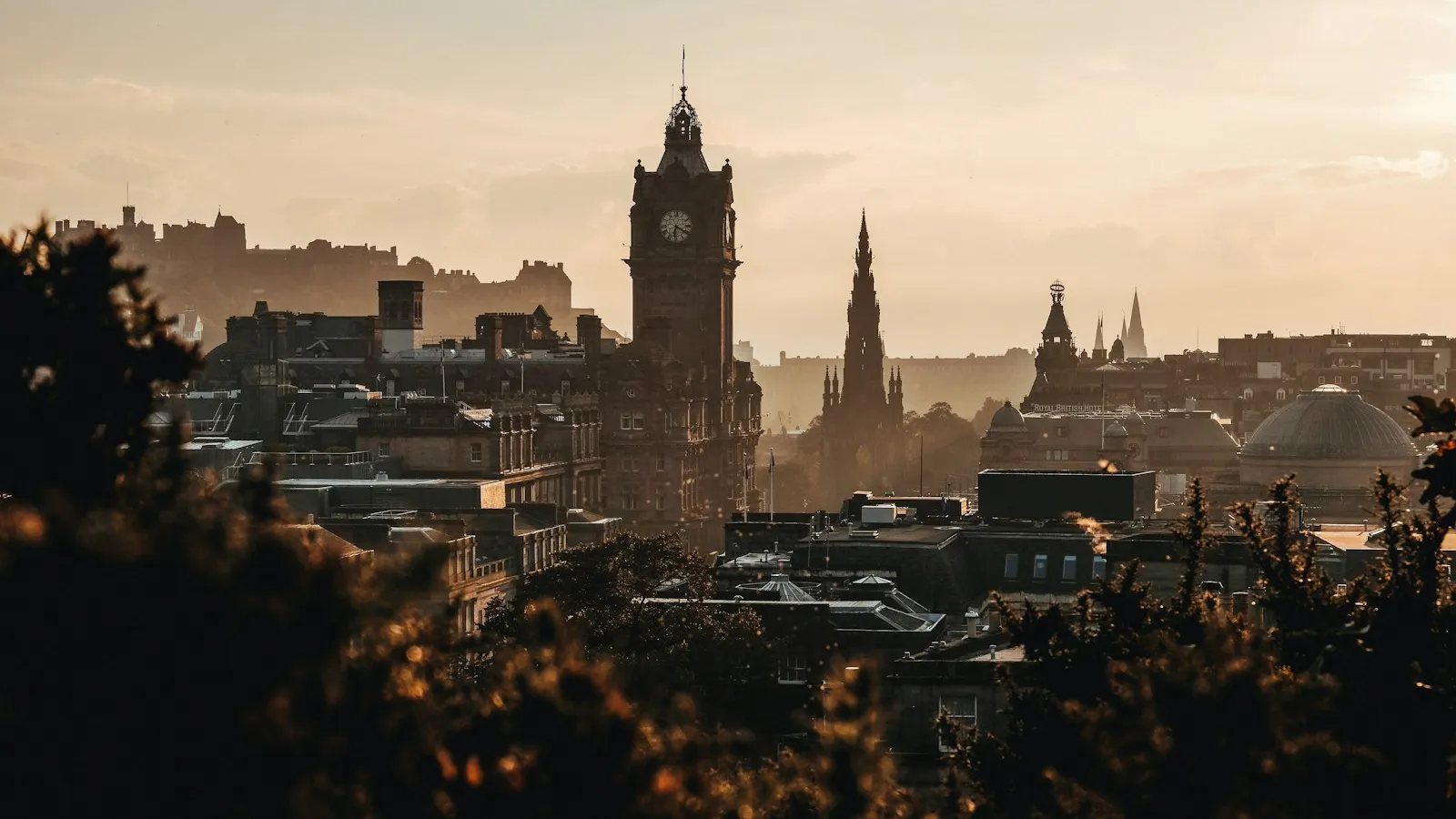 Learn how to spot and avoid the top 10 scams in Edinburgh, from fake tickets to rigged games, and get help if you are a victim