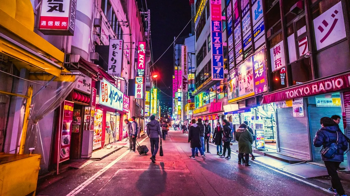 Learn about scams in Tokyo to stay safe while having fun. Your guide to avoiding tricky situations.