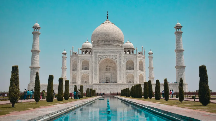 Scams at the Taj Mahal - How to Protect Yourself
