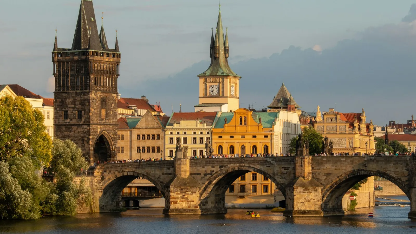 This article exposes the currency conversion rate scam of ATMs in Prague. It describes two dirty tricks used by these ATMs, targeting tourists and aiming to force them to withdraw large amounts of money at unfavorable exchange rates.