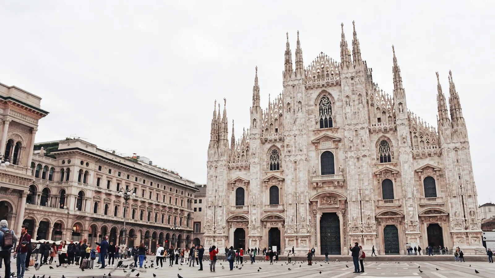 Discover the top 10 scams in Milan that tourists should watch out for. Learn how to react and avoid falling victim to scams in Milan.