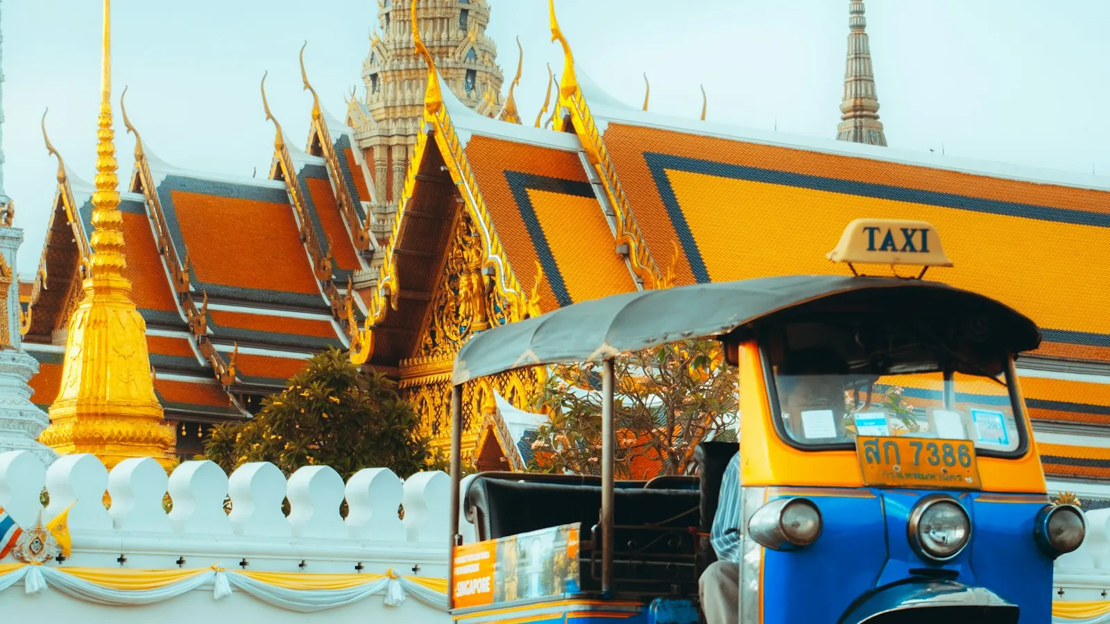 Beware of these top 10 scams in Bangkok targeting tourists. Learn how to spot, react, and avoid falling victim while enjoying your trip.