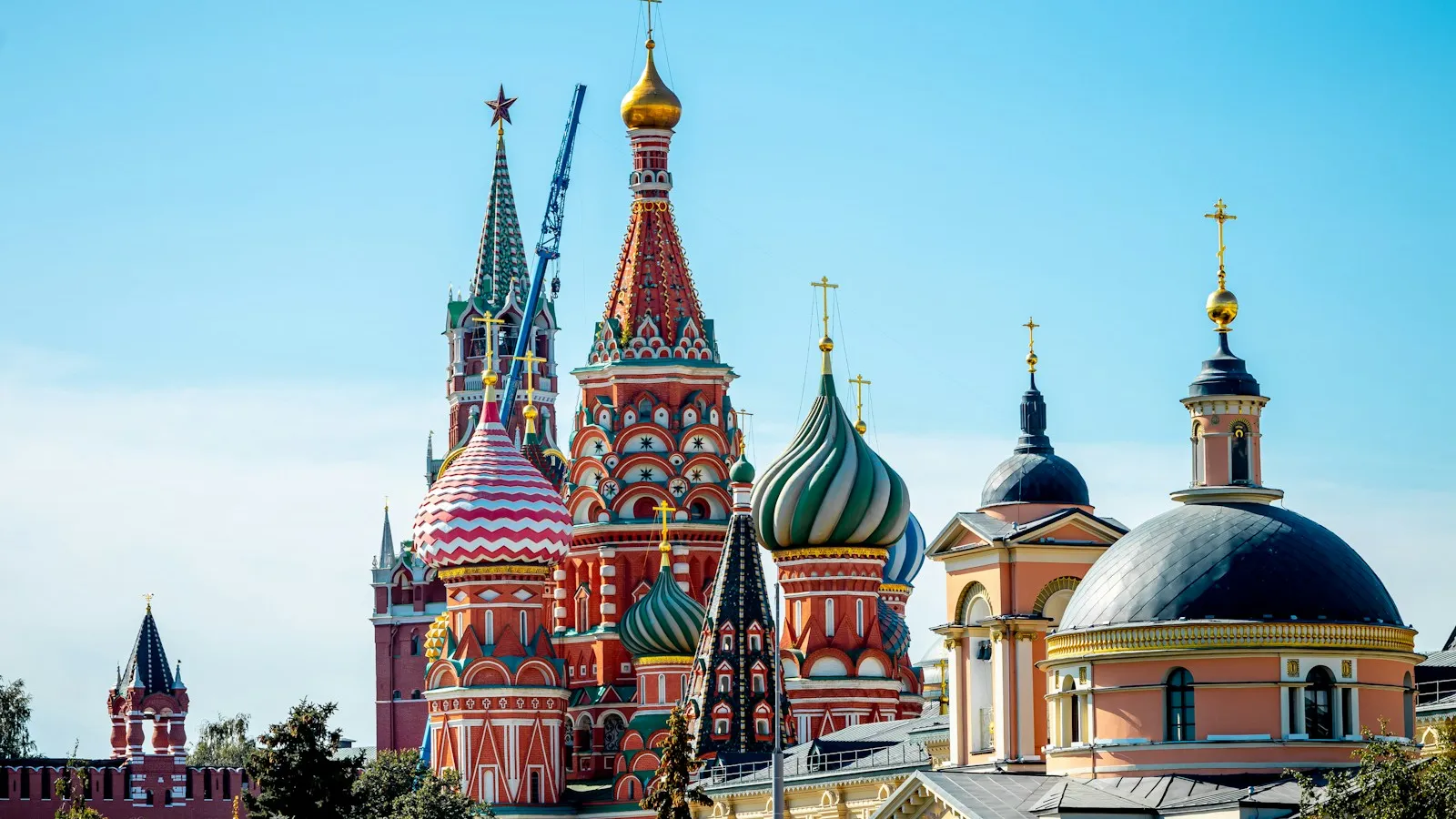Moscow is a beautiful city, but also a hotspot for scams. Learn how to spot and avoid the top 10 scams in Moscow with this guide.