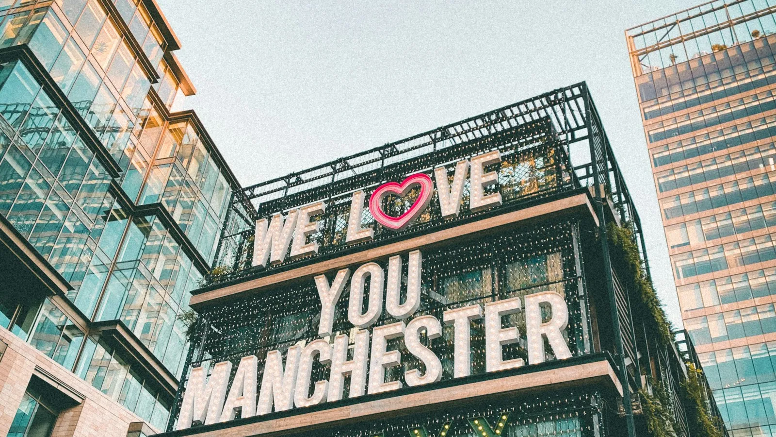 Learn how to spot and avoid the top 10 scams in Manchester, a popular tourist destination in the UK. Stay safe and enjoy your trip!